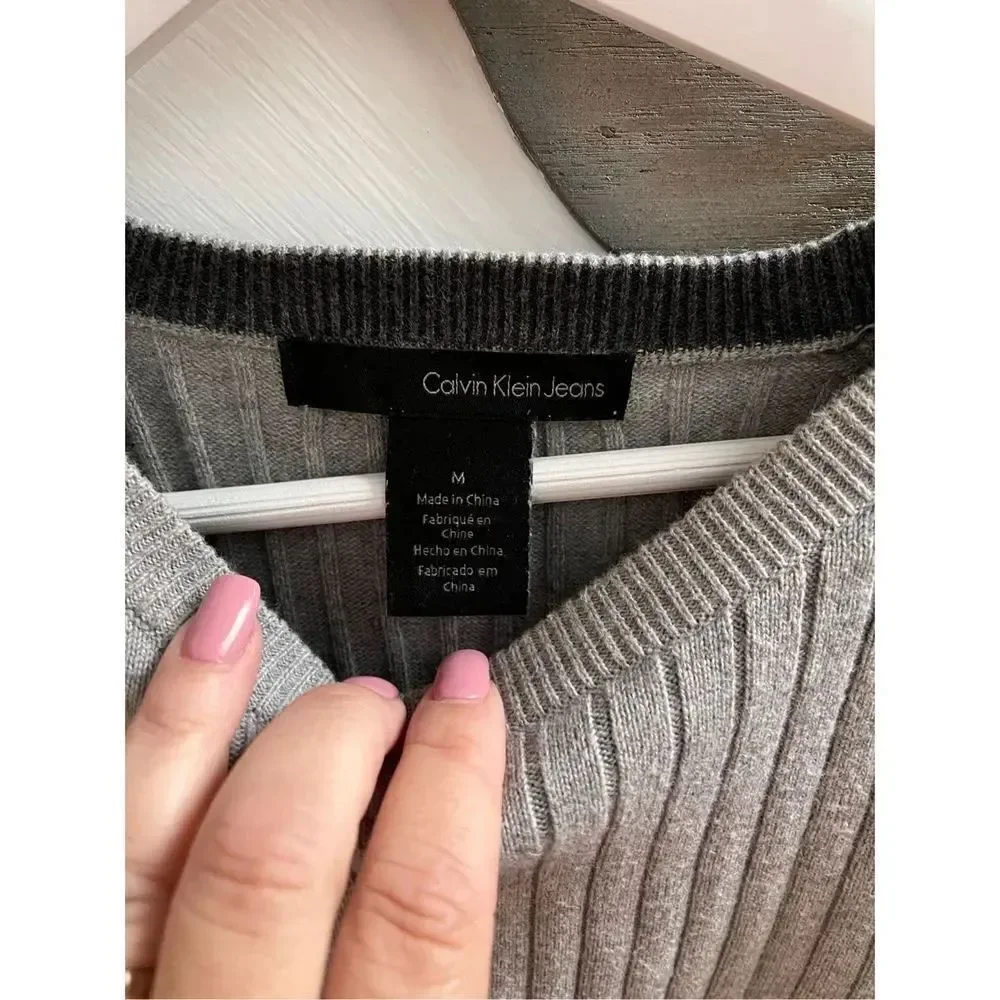 Calvin Klein Jeans Gray Logo Shoulder Sweater sz M